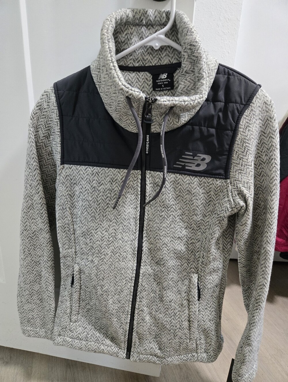 New Balance Women’s Gray Knit Full-Zip Jacket with Black Quilted Yoke